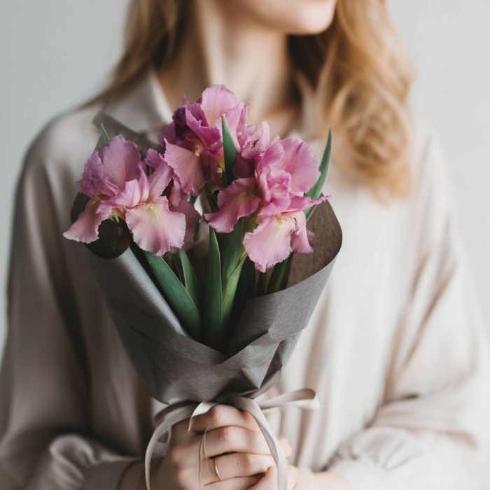 Букет 5 розовых ирисов