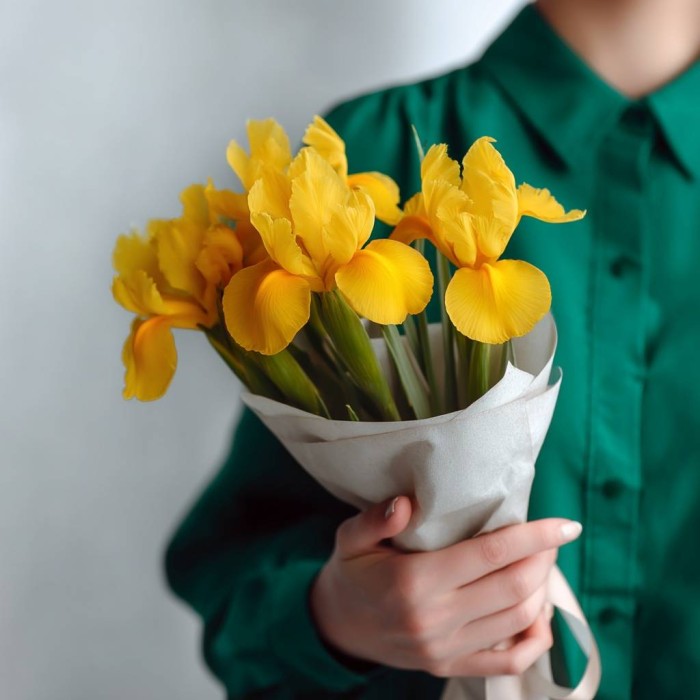 Букет 5 желтых ирисов