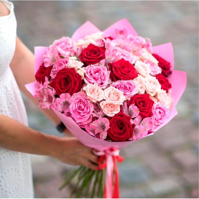 Букет красные и розовые розы