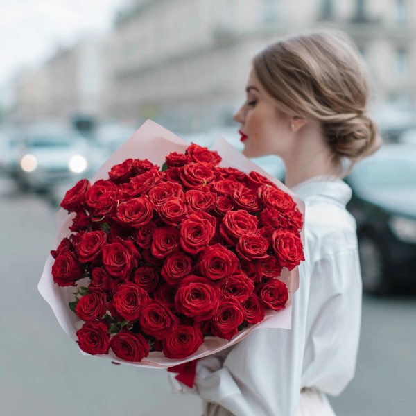 54 красные розы