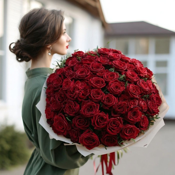 Букет 67 красных роз