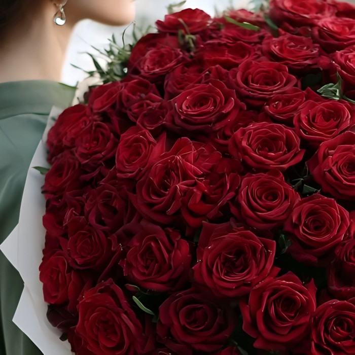 Букет 67 красных роз