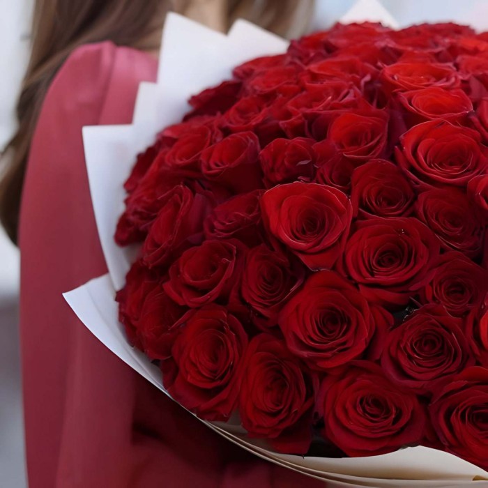 Букет 69 красных роз