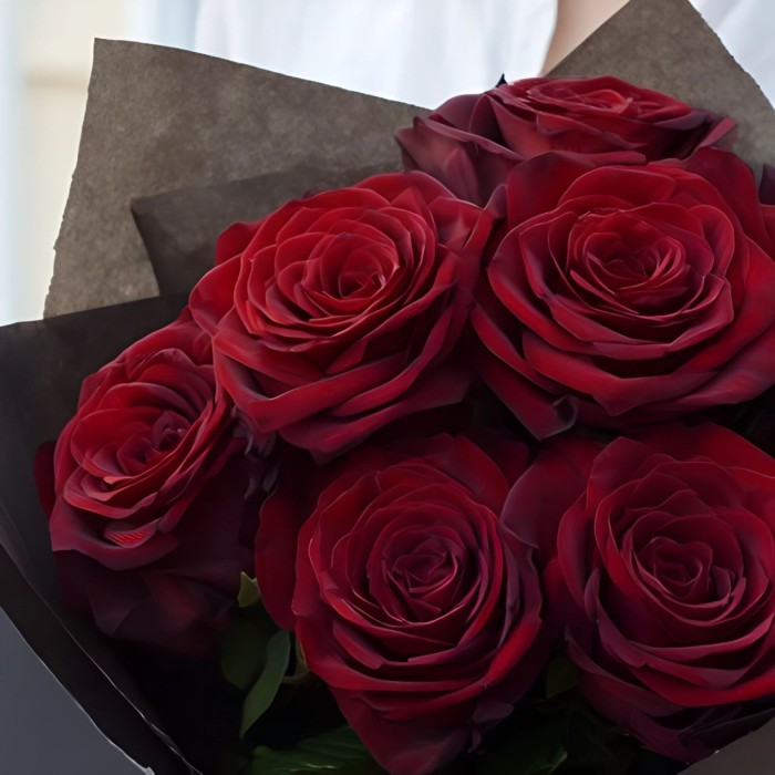 Букет 7 бордовых роз