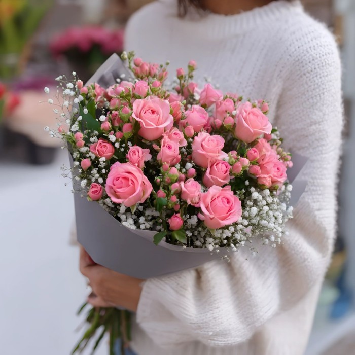 Букет 7 розовых кустовых роз