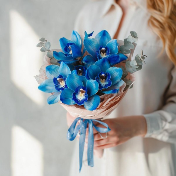 7 синих орхидей