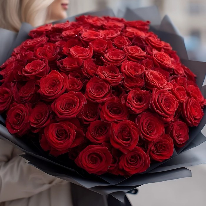 Букет 77 красных роз