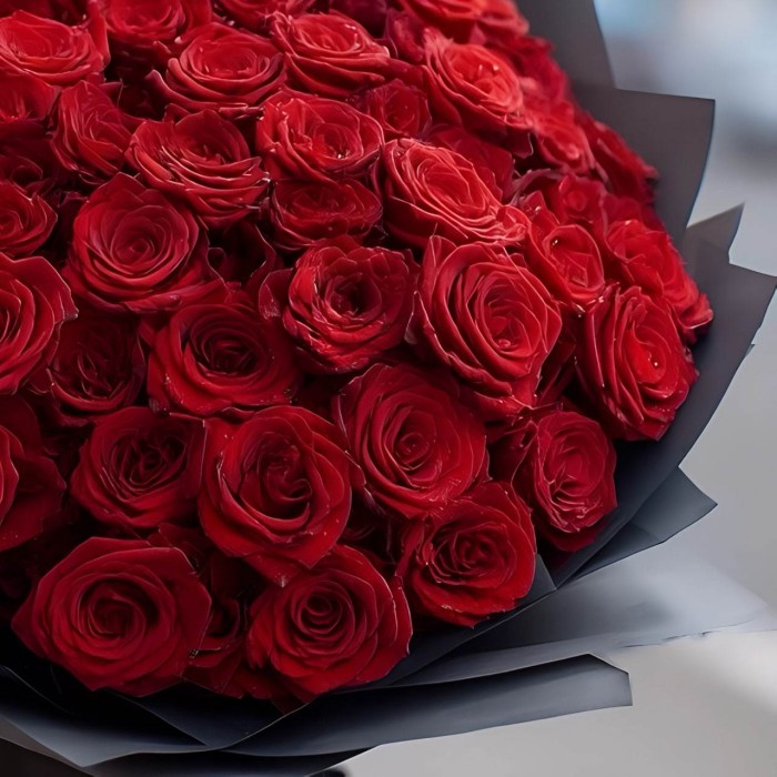 Букет 77 красных роз