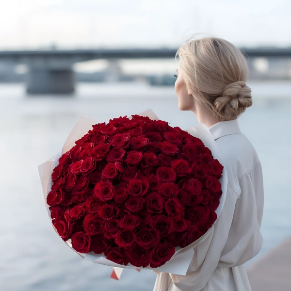 79 красных роз