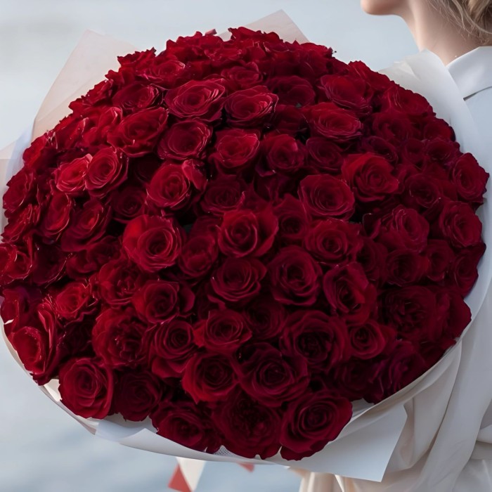 Букет 79 красных роз