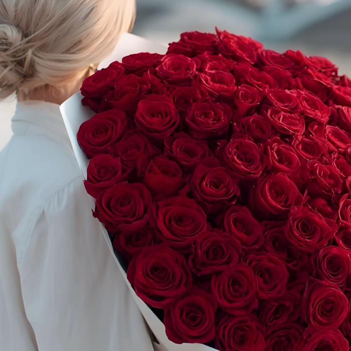 Букет 80 красных роз