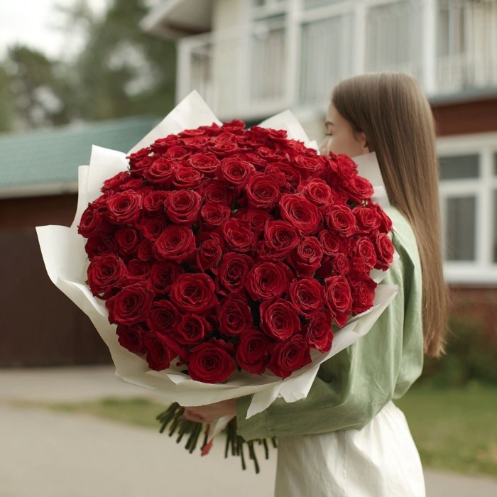 Букет 81 красная роза