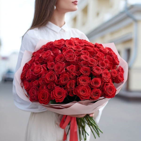 89 красных роз