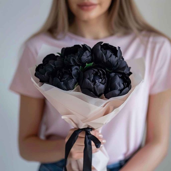 9 черных пионов