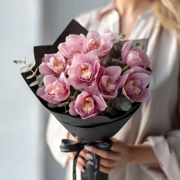 9 розовых орхидей