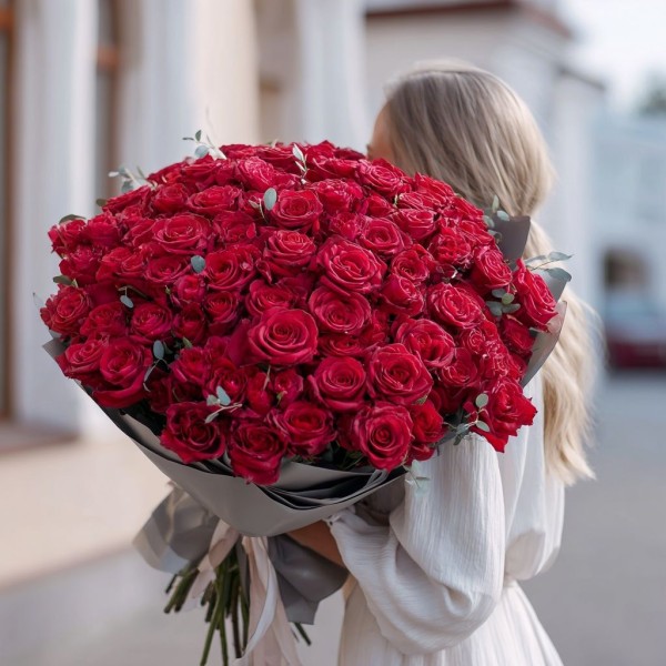 99 красных роз