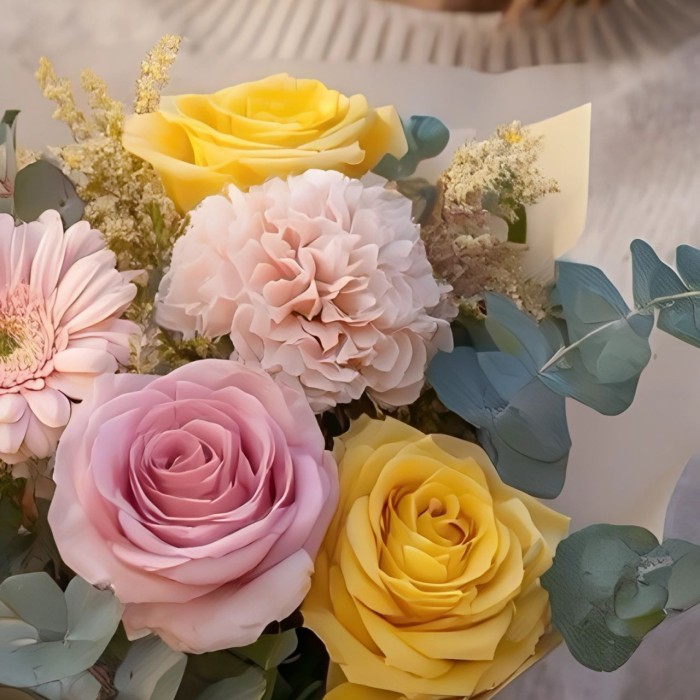 Букет роз с желтой астильбой