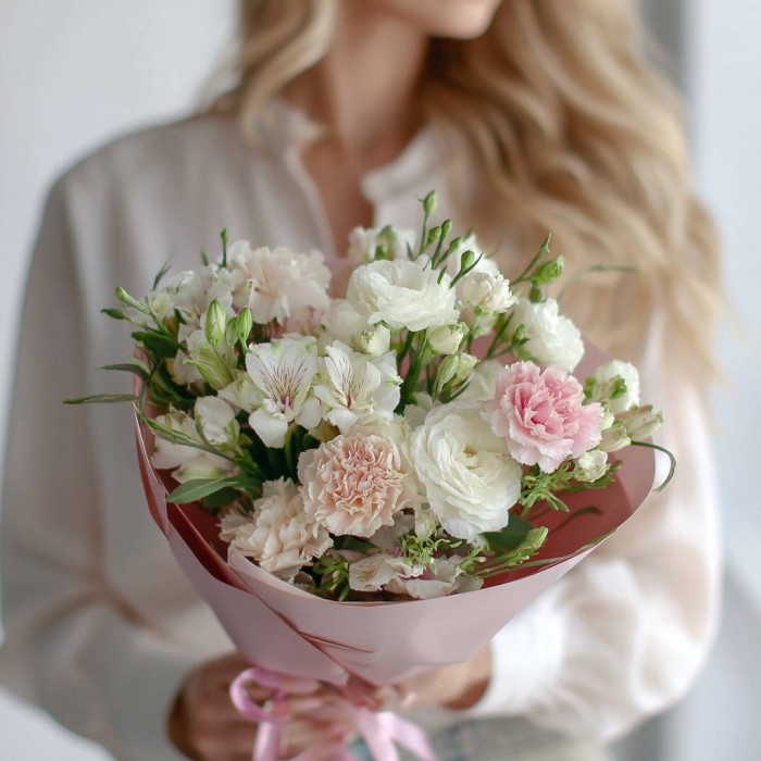 Букет эустомы, альстромерия и гвоздика