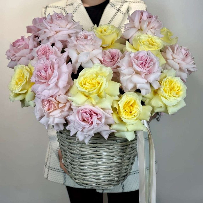 Корзина из 29 французских роз