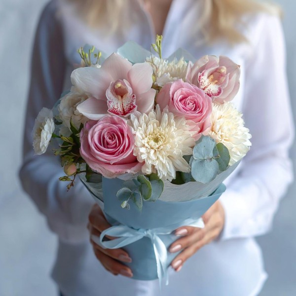 Кустовая хризантема с орхидеями