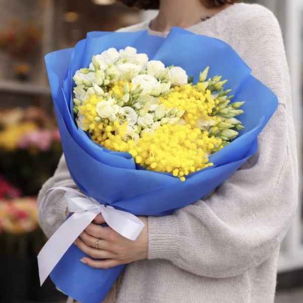 Мимоза с эустомами