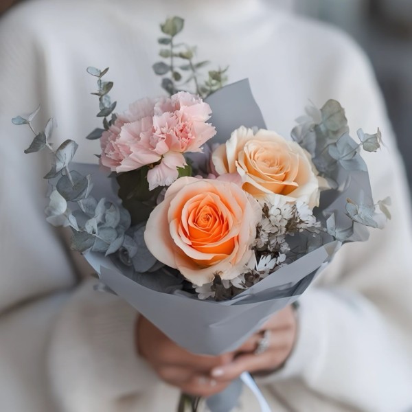 Минибукет из роз и гвоздики