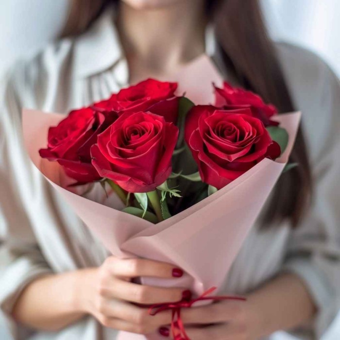 Букет 7 красных роз