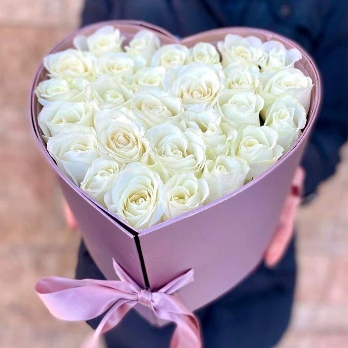Букет Сердце из белых роз