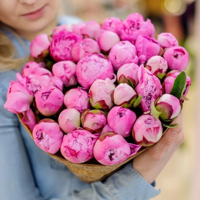 Букет 35 розовых пионов