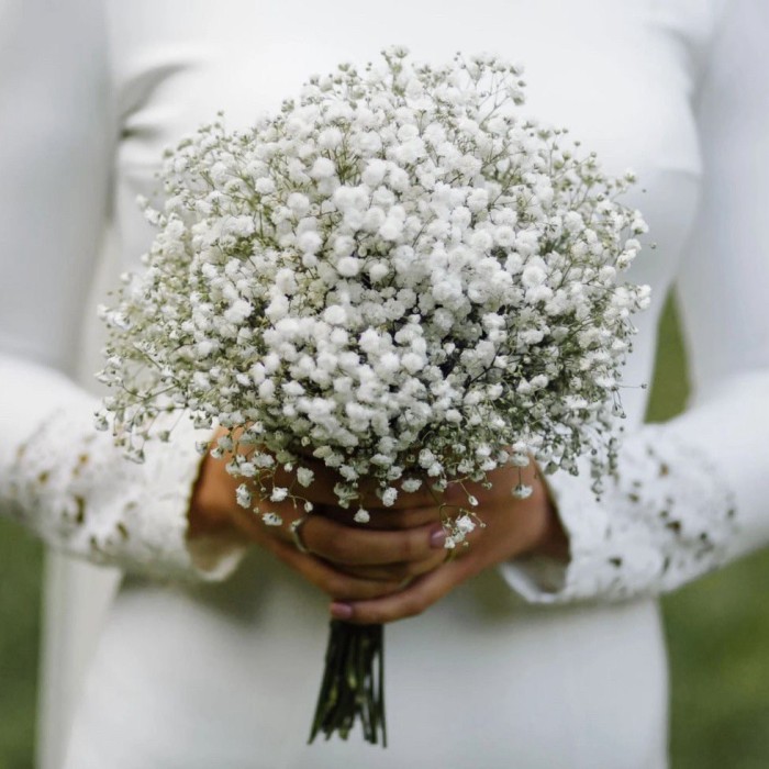 Букет невесты с белой гипсофилой