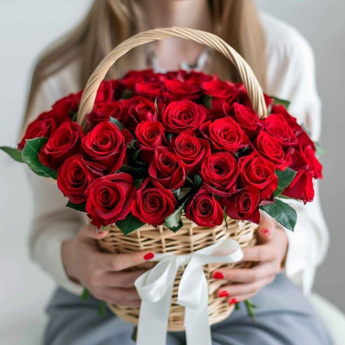 51 красная роза в корзине