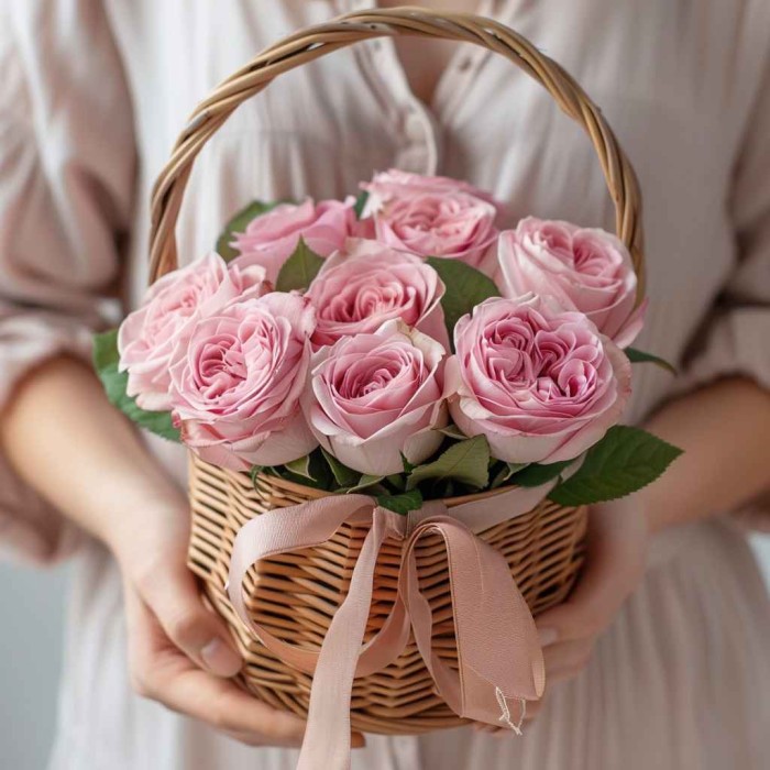 9 пионовидных роз в корзине