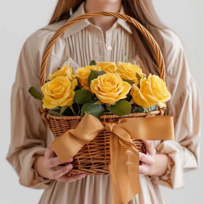 Корзина из 9 желтых роз