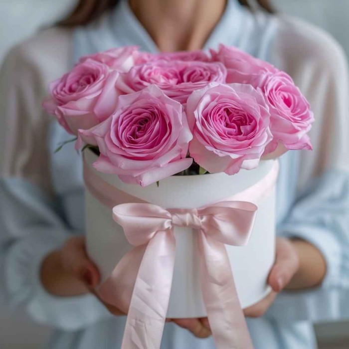 9 пионовидных роз в коробке